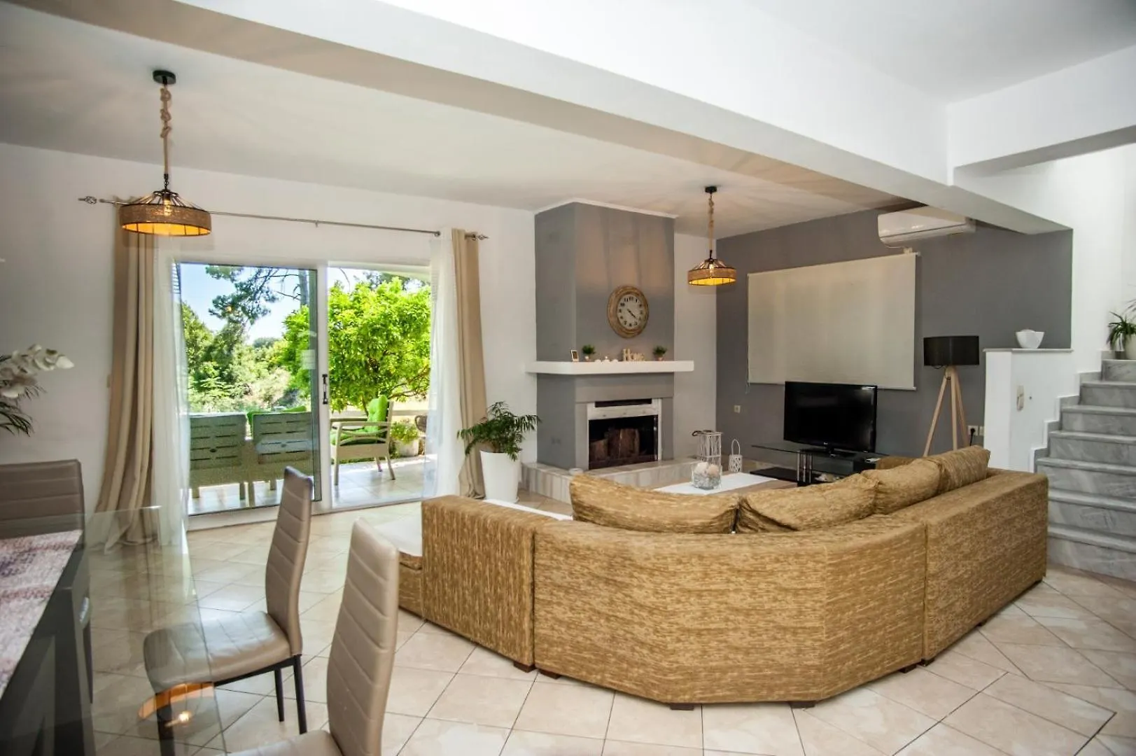 Gravanis Ir Home Pesadha