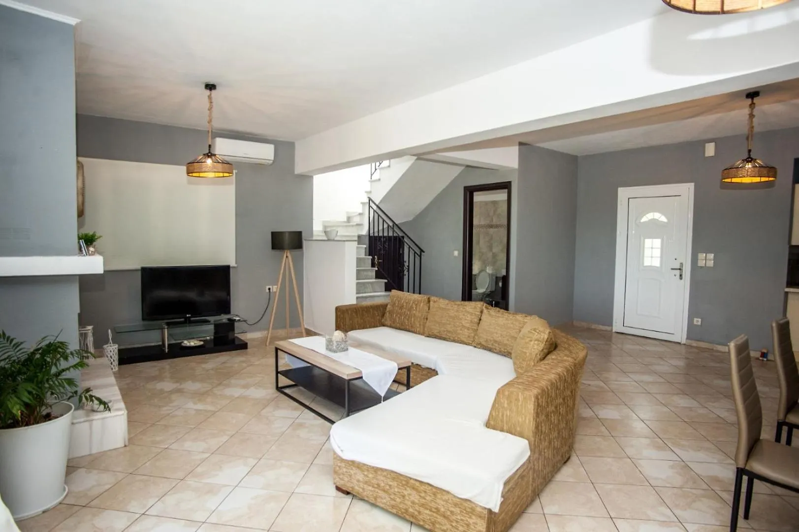 Gravanis Ir Home Pesadha Greece