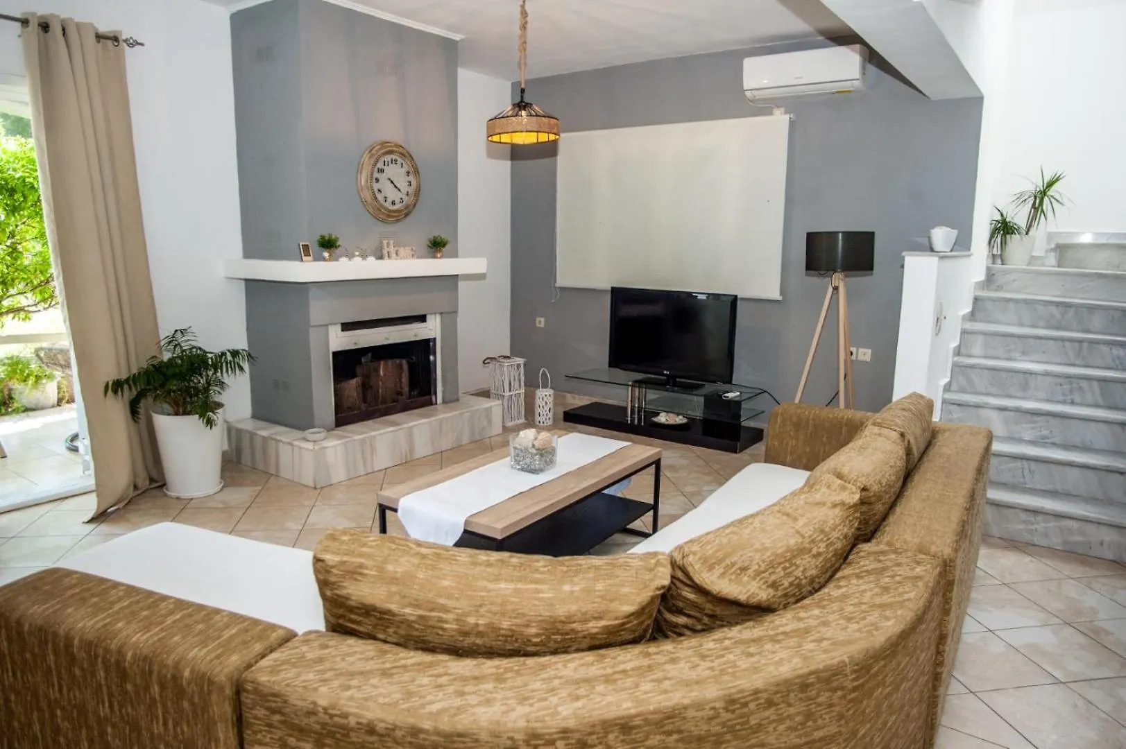 Gravanis Ir Home Pesadha